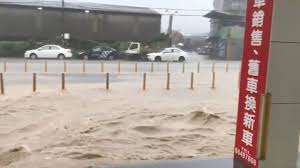 局部地區強降雨 內湖、汐止等一級淹水警戒 中央通訊社 發布於 05月24日07:30 中央氣象局發布豪雨特報，鋒面接近及午後對流雲系發 展旺盛影響，易有短時強降雨，24日新北市、台北市有 局部大雨或豪雨發生。 台北市區下午突然下起強降雨， 路上車輛開啟大燈. åŒ—åŒ—åŸºåˆå¾Œè±ªé›¨æ±æ­¢åŸºéš†ç´›å‚³æ·¹æ°´ å…¬è¦–æ–°èžç¶²pnn