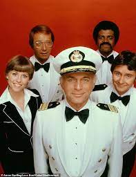 For 10 seasons, gavin macleod was the commanding, competent captain of the love boat. but one thing that made his reign so remarkable was that he could be a leading man despite having what was considered in the industry at the time to be a physical detriment: D Jlo2az1zyzm