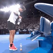 * características principais *** ★ 100+ feliz nadal gif: Rafael Nadal Bottles Gif Rafaelnadal Bottles Ocd Discover Share Gifs