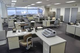 Fbi Hq 3 Set Of Fbi Offices Created Out Of An Empty 1960 S Period Office Floor In Worcester Massachusetts Designed To Have A Cold Modern Sleek Insti Interni
