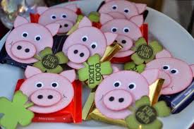 Klick dich rein und erfahre mehr! Glucksbringer Lucky Charms A Little Something To Make Them Squeal With Delight Pig Sn Basteln Silvester Glucksbringer Basteln Silvester Geschenke Silvester