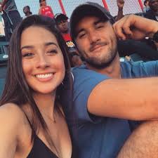 Ellie Ramos's Instagram, Twitter & Facebook