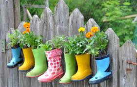 Are you planning on installing a fence in your garden? 25 Ideas For Decorating Your Garden Fence