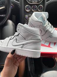 .white,high quality and low price air jordan 1 for sale, the best online store for replica air jordan 1, fake shoes from song sneaker. Zakazat Zhinochi Krosivki Nike Air Jordan 1 Mid Iridescent Reflective White V Stili Najk V Khan 1379954699