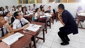 Suasana ruang kelas yang hidup adalah gambaran suasana kelas dimana guru mampu membuat setiap siswa yang mengikuti kegiatan cara agar ssuasana kelas menjadi hidup dan menarik. 3 Cara Membuat Suasana Kelas Yang Kondusif Untuk Belajar Halaman All Kompasiana Com