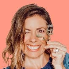 Tracy Frost's Instagram, Twitter & Facebook