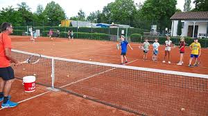 Willkommen auf der website vom haus der jugend in hiddenhausen. Rheinhausen Tennisluft Schnuppern Rheinhausen Lahrer Zeitung
