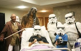 . égratignure à un cancer en phase terminale; Un Fan Atteint D Un Cancer En Phase Terminale A Pu Decouvrir Star Wars Ix Avant Sa Disparition Disneyphile