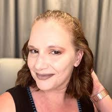 Amy Royer's Instagram, Twitter & Facebook