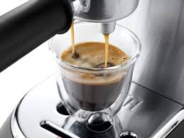 Il est vraiment destinée à café se distingue par les meilleurs cafés. Dedica Deluxe Manual Espresso Machine Cappuccino Maker Ec685w De Longhi Us