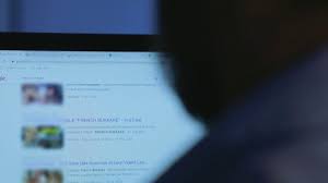 Pornographie : une femme témoigne des dérives et affirme avoir subi un viol