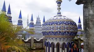 Tahukah anda ada 4 masjid yang dibangun di bawah tanah. 5 Tempat Ibadah Di Jawa Timur Dengan Arsitektur Unik Dan Mengagumkan Surabaya Liputan6 Com