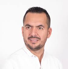 Julio César Espinoza...