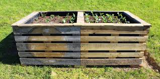 Wir zeigen dir anhand einer kostenlosen anleitung wie du ein hochbeet aus paletten bauen kannst. Hochbeet Aus Europaletten Ein Reblog Von Alliumart Fliederherz