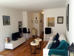 Unless you're a true minimalist, you're going to want to add some decorative details to make the space your own. Cool College Student Apartment Living Room Ideas Guys Bedroom Style Hippie Apartments Hipster Rooms Bedrrom Stuff Decorations Looking Apppie Org