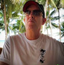 aspiring to be the cool 2000s older sister who listens to music like this  🦋🎧🩷 . . . #avrillavigne #elderemo #2000snostalgia #2000s #thirteen #y2k  #nostalgia #thirteen #alt #alternative #numetal #poppunk