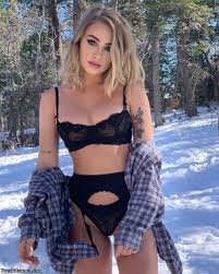 This is the exclusive item :: 25 Girls In Sexy Lingerie Breakbrunch