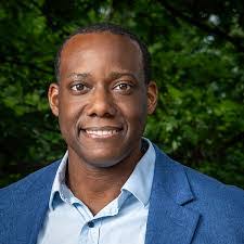 Jesse Valente's Instagram, Twitter & Facebook