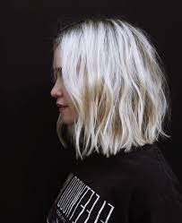 1001 Idees Inspirantes Pour Adopter Le Carre Blond Coiffure Coupe Carre Cheveux Blond Coiffure Carre Court