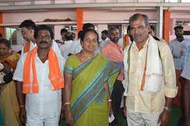 Vanathi Srinivasan On Twitter While Having Lunch With Bjp Family Members During Kovaiyatrai At Pollachi à®ª à®œ à®• à®• à®Ÿ à®® à®ª à®‰à®± à®ª à®ª à®©à®° à®•à®³ à®• à®• à®®à®¤ à®¤ à®¯ à®² à®®à®¤ à®¯ à®‰à®£à®µ à®© à®ª à®¤ 1 Https T Co Omkejo6bzw