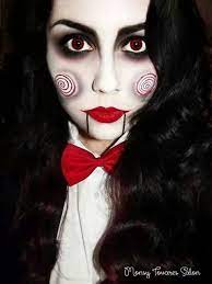A su lado, hay otra persona encadenada, el dr. Juego Macabro Halloween Makeup Looks Cool Halloween Makeup Jigsaw Makeup