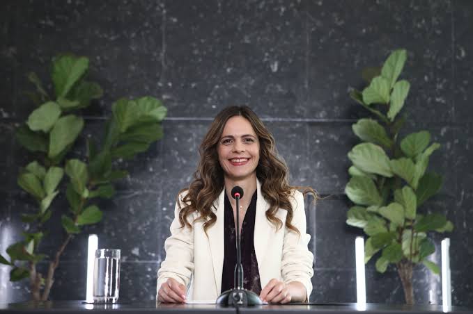 Achtsioglou announces candidacy for SYRIZA leadership | eKathimerini.com