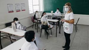 Podrá autorizarse la incorporación de nuevos grupos de estudiantes a las actividades presenciales, si la evaluación epidemiológica durante dos semanas consecutivas de los distritos donde se hubiese iniciado el. Clases En Provincia No Hay Quejas Gremiales Y Vuelven El 1 De Marzo Perfil