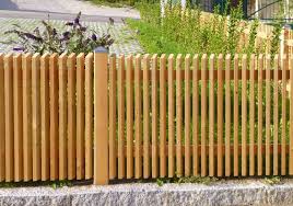 Sichtschutz Lamellenzaun Aus Larchenholz Sichtschutz Sichtschutzzaun Larchenholz