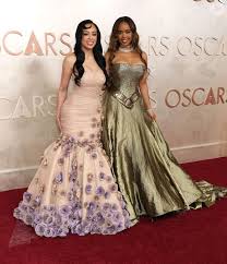 Foto: Kristy Sarah e H.E.R. no Oscar 2025: as artistas apostaram em tons pastéis para seus looks - Purepeople