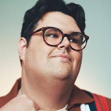 Laura Marano's Comments About Noah Centineo & 'A Perfect Date' Are A  Shipper's Dream