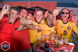 Dat is de strijdkreet van onze rode duivels en binnen een goede maand beginnen ze er aan! Rode Duivels Verslaan Brazilie En Supporters Gaan Uit Hun Dak