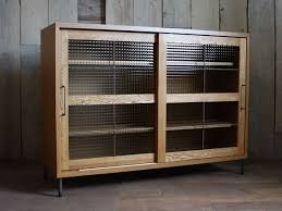 楽天市場 アデペシュ キャビネット カデルスライドガラスローボード1200 引戸 おしゃれ ナチュラル ガラス棚 戸棚 本棚 食器棚 収納家具 脚付き 木製 日本製 アイアン モダン インダストリアル 幅120cm a depeche アデペシュ 家具通販 食器棚 収納