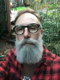 Letting it grow for the winter : r/beards