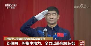 办公室主任助理季启明宣布，经空间站阶段飞行任务总指挥部研究决定，将瞄准北京时间 6 月 17 日 9 时 22 分发射神舟十二号载人飞船，执行此次发射任. Xmonk8bmrg2i0m