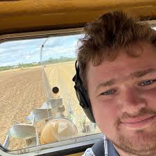 Front End Friday! Let's see all of your front ends! 🚗 Lots of new people  joined so if you haven't seen her before this is Dorothy our 1949 Ford F1  Panel Truck 😍