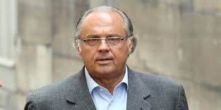 En 1972, gérard louvin devient secrétaire particulier puis directeur artistique du chanteur claude françois qui le nomme manager d'alain chamfort. Jorgiuszp9a7zm