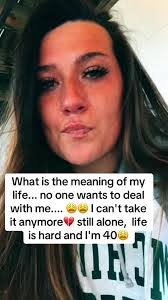 Marta Comas's Instagram, Twitter & Facebook