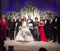 Acun ilıcalı (doğum ali acun ilıcalı, 29 mayıs 1969), türk televizyoncu, sunucu, girişimci, uluslararası yapımcı ve iş insanıdır. Acun Ilicali Nin Kizi Banu Ilicali Kimdir Kac Yasinda Banu Ilicali Nin Annesi Kim