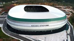 Kocaelispor taraftarı, 33 bin kişilik stadın yaklaşık 20 bin koltuğunu doldurarak takımını yalnız i̇smetpaşa stadyumu'na geçtiğimiz sezon veda eden kocaelispor, yeni stadında sezona başladı. Yeni Kocaeli Stadyumu Stadyumlar Net