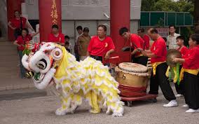Tarian singa salji adalah tarian popular dalam kalangan masyarakat tibet dan dipersembahkan semasa festival tarian dan sambutan tahun baru. Sejarah Barongsai Tarian Singa Pengusir Roh Jahat