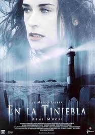 Junto a un grupo de estudiantes de física, el sacerdote prepara un proyecto científico que siga manteniendo encerrado al príncipe de las tinieblas. En La Tiniebla Pelicula 2006 Sensacine Com