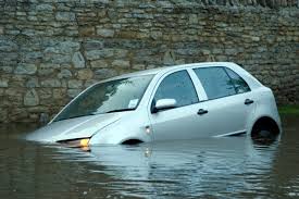 yourself trapped in a sinking car