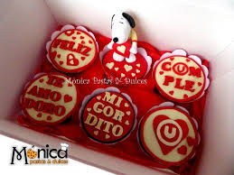 Cupcakes De La U Con Snoopy Con Detalles Unicos En Ella Elaborado Por Monica Pastas Y Dulces Love Cupcakes Cake Desserts Fondant