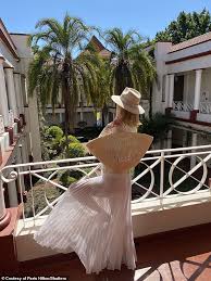 He is most notable for founding m13 ventures, an angel investment firm, and is currently engaged to paris hilton. Paris Hilton Cosies Up To Her Fiance Carter Reum During A Romantic Getaway To South Africa Latest Celebrity News