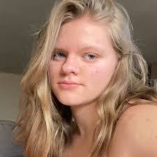 Danielle Uhler's Instagram, Twitter & Facebook