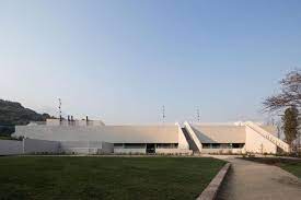 The Saint George College S Gymnasium Gonzalo Mardones V Arquitectos St Georges College Saint George Brutalist