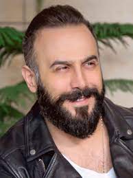 قصي خولي ممثل سوري, ولد في قريته ضهر صفرا بمحافظة طرطوس. Ù‚ØµÙŠ Ø®ÙˆÙ„ÙŠ ïº—ï»¤ïºœï»´ï»ž ÙÙŠÙ„Ù…ÙˆØ¬Ø±Ø§ÙÙŠØ§ ØµÙˆØ± ÙÙŠØ¯ÙŠÙˆ