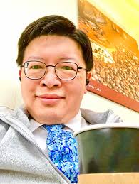 Dr. Leader Chang張立德醫師健康養生粉絲團- 《悠閒的時光、心情的舒暢》 每週四上午是我每週安排騰空出來，與自己獨處的時光。  透早下大雨，只能室內運動，享用完生菜沙拉搭配低熱量的咖啡，在古典音樂的世界裡，讓身體放鬆一下，更讓心情做Spa！ #雨天也可以讓心情放 ...