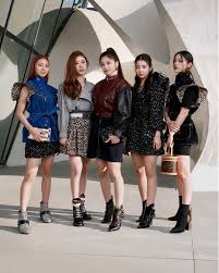 Itzy Jenniferconnelly Marinafois And Ruthnegga Wearing Louisvuitton By Nicolasghesquiere For The 2020 Lvcruise Show In Itzy Fashion Paris Fashion Week