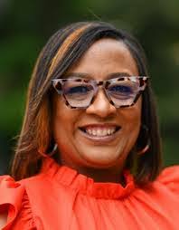 Shonda Huff's Instagram, Twitter & Facebook